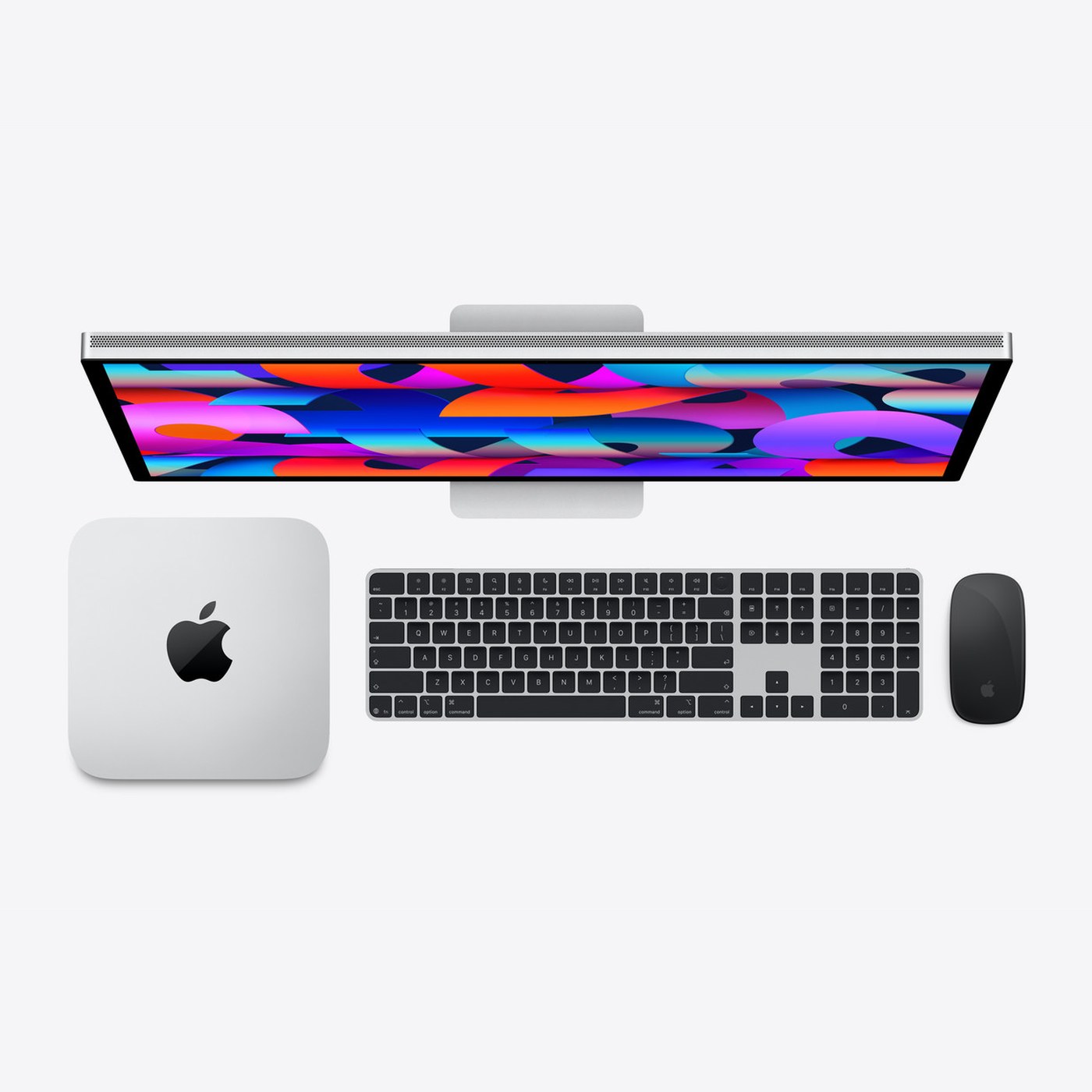 Mac Studio trên bàn làm việc
